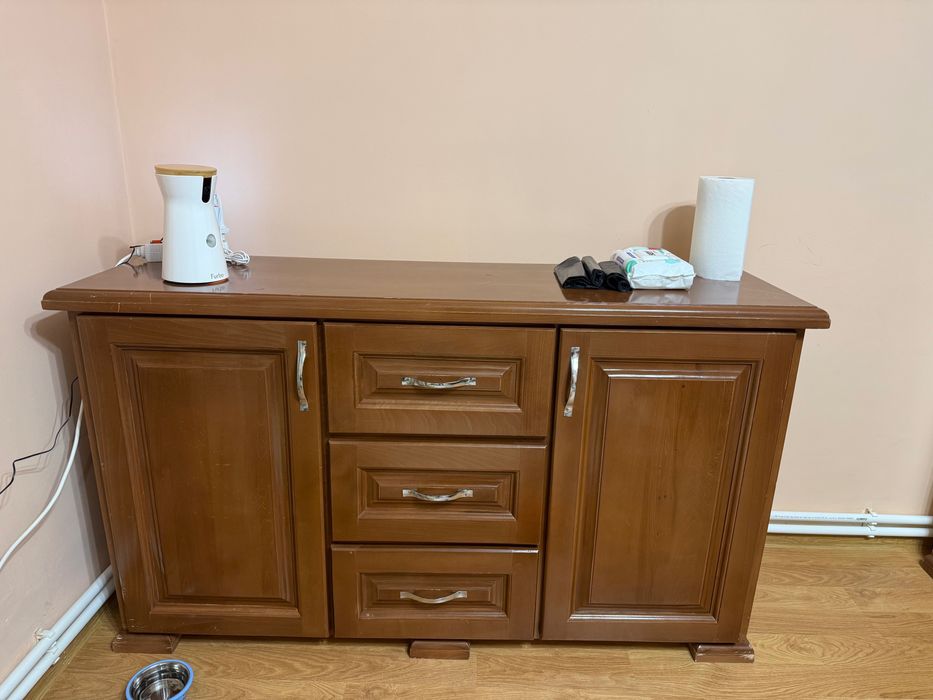 Mobilă dormitor din lemn masiv