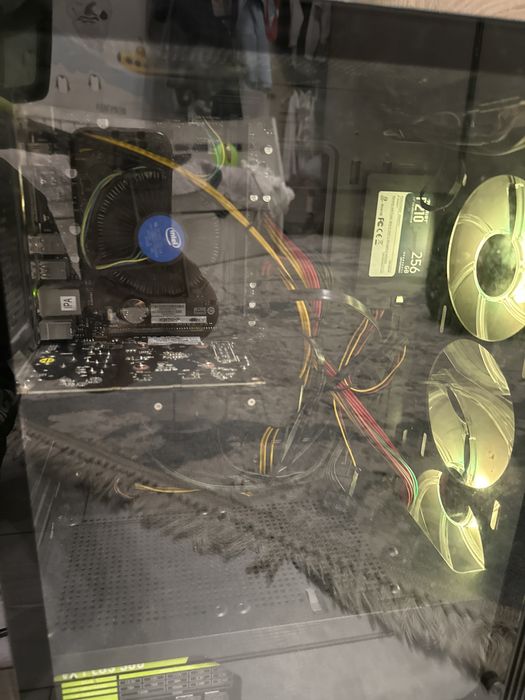 Продам срочно компютер