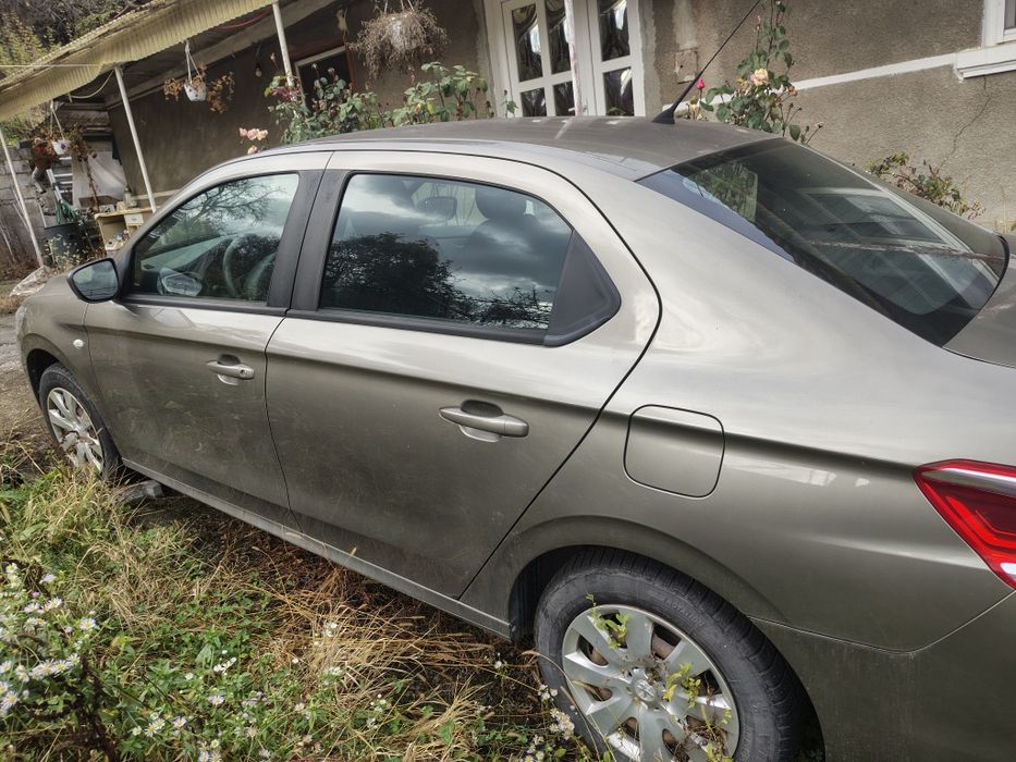 Vând Peugeot 301, benzina, motor 1,2 , 77300km, reali .