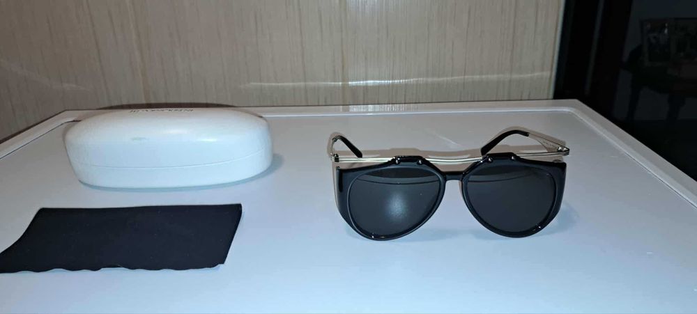 Ochelarii de soare de lux Yves Saint Laurent Paris