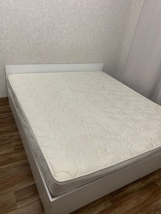Продам кровать двухспалку с матрасом