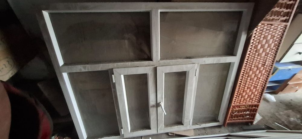 Продам пластиковое окно с форточкой.