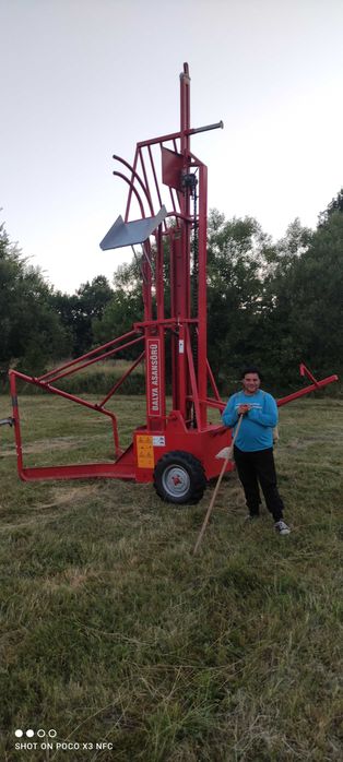 Машина / асансьор / за товарене на бали