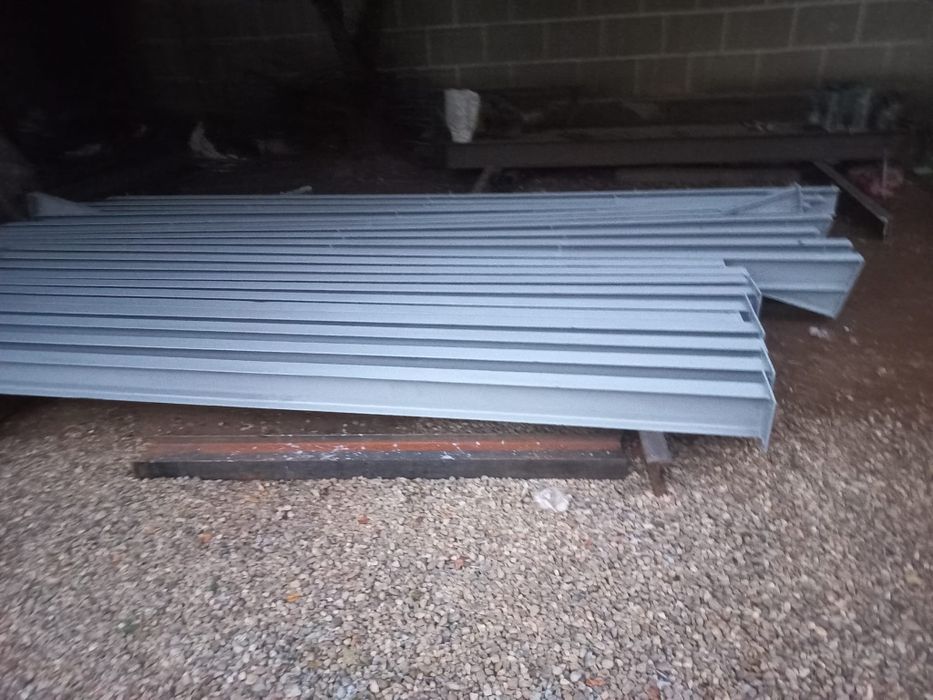 Vand și construiesc o gama larga de hale sau structuri metalice noi ne ocupam de absolut tot ce este nevoie de la A la Z turnare pahare , montare stru
