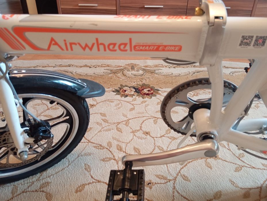 Vând bicicleta electrica pliabila