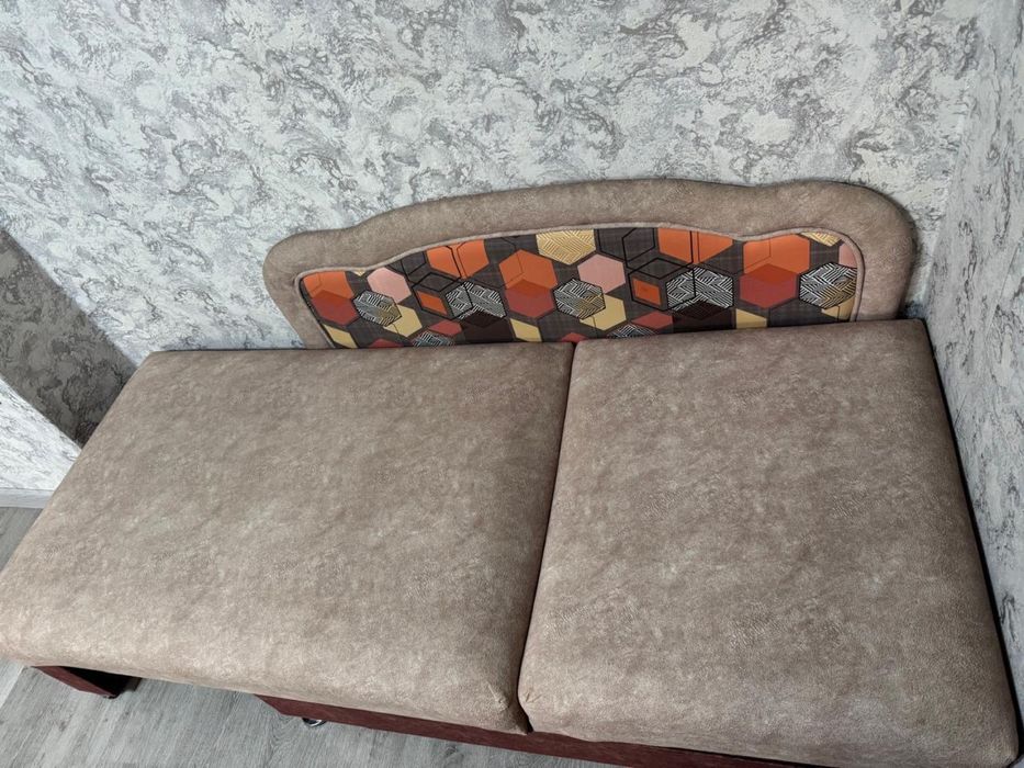 Диван полуторка в отличном состояние
