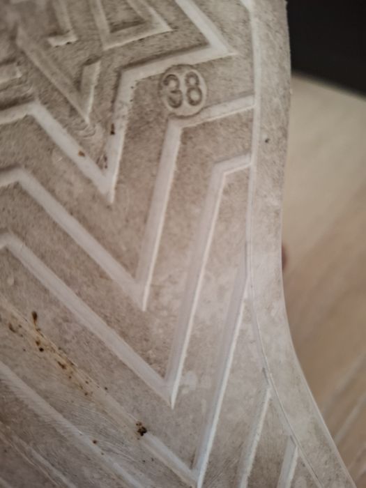 Бели  пролетни обувки