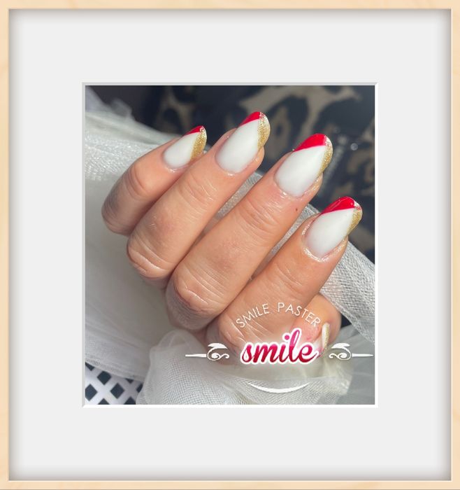 Realizez manichiură gel și semi