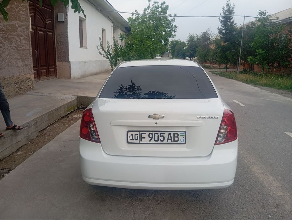 Moshina yaxshi xoltda