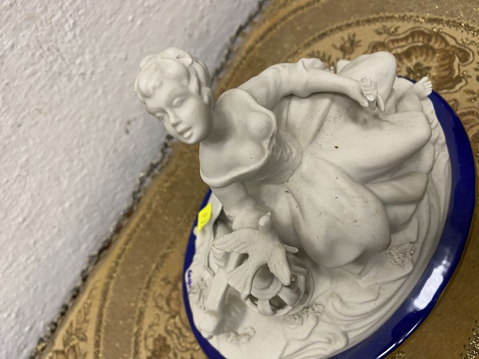 Италианска фигура на каподимонте бисквитен порцелан