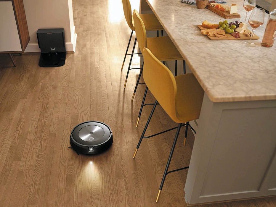 Roomba® j7+ с КАМЕРА Робот Прахосмукачка ЧИСТО НОВА
Робот прахосмукачка