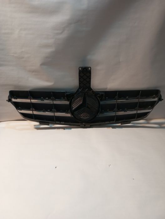 Оригинална фейслифт решетка за CLK W209