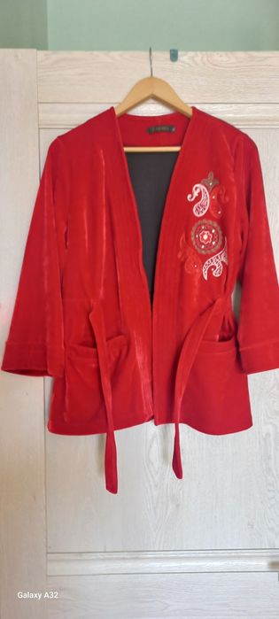 Продам  кофту фирмы гизи