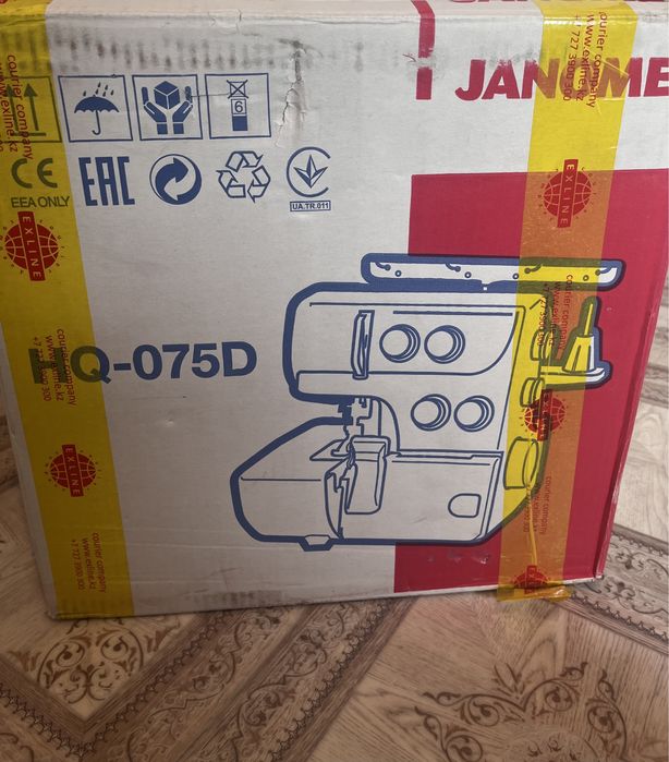 Продается оверлок Janome