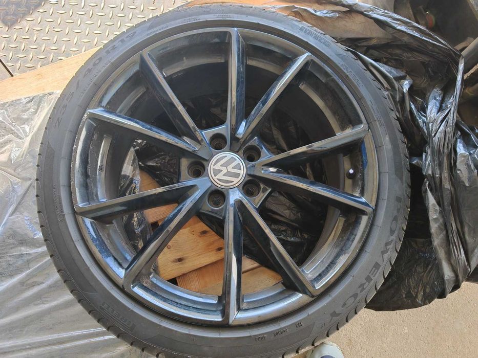 Джанти 19" 8,5J19 5x112 с нови гуми Pirelli Powergy 235/40R19 VW, AUDI