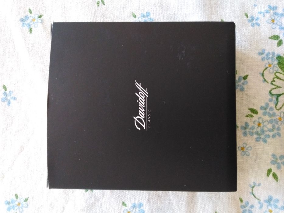 Поставка за чаши от масив орех и пепелник"Davioff"