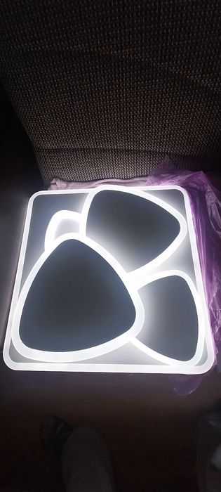 Vînd lustrã Smart cu telecomandã