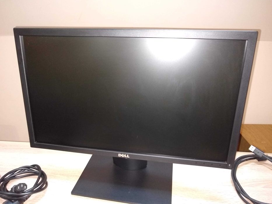 Монитор Dell E2216H 22" с екран и LED подсветка, черен