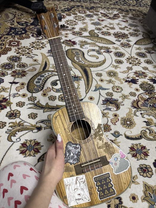 Укулеле профессиональное