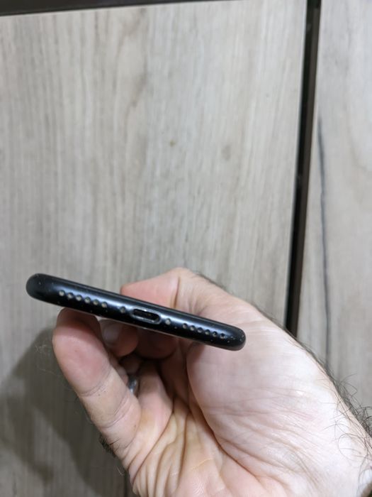 Iphone SE 2020 64ГБ 77%батерия