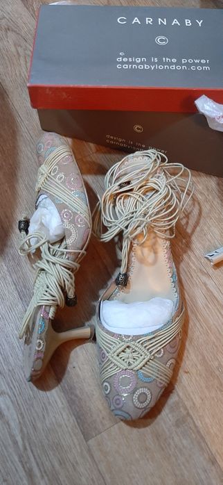 Продам женские туфли