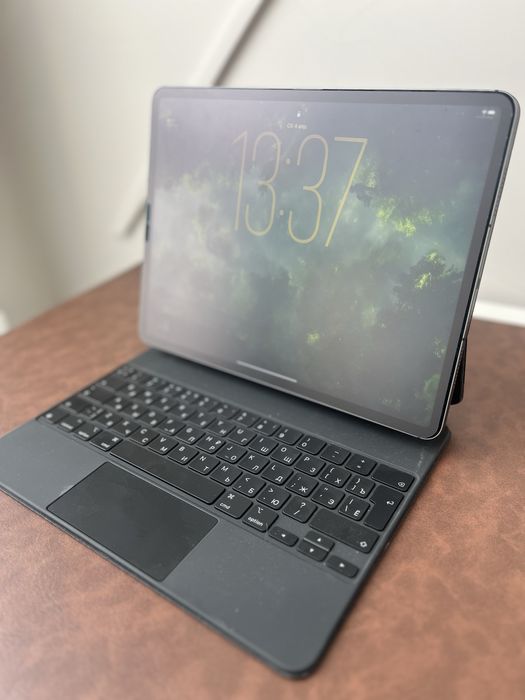iPad Pro 12,9 128 Gb m1 + apple keyboard