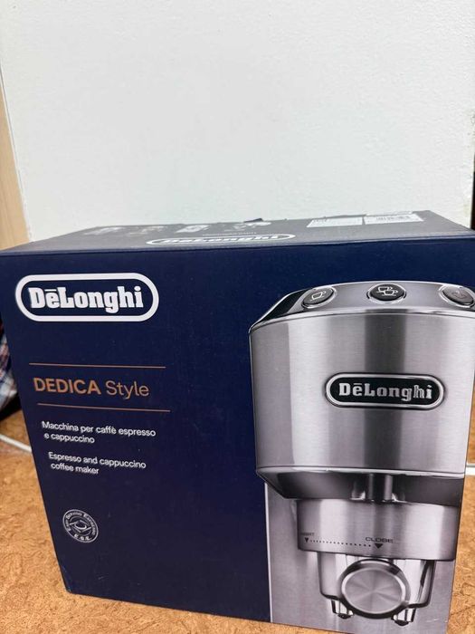Кофеварка DeLonghi EC685.BK