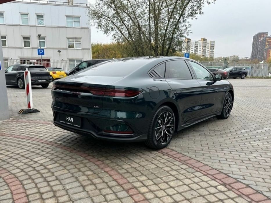 BYD HAN Business class sedan: Premium transfers, excursions and travel