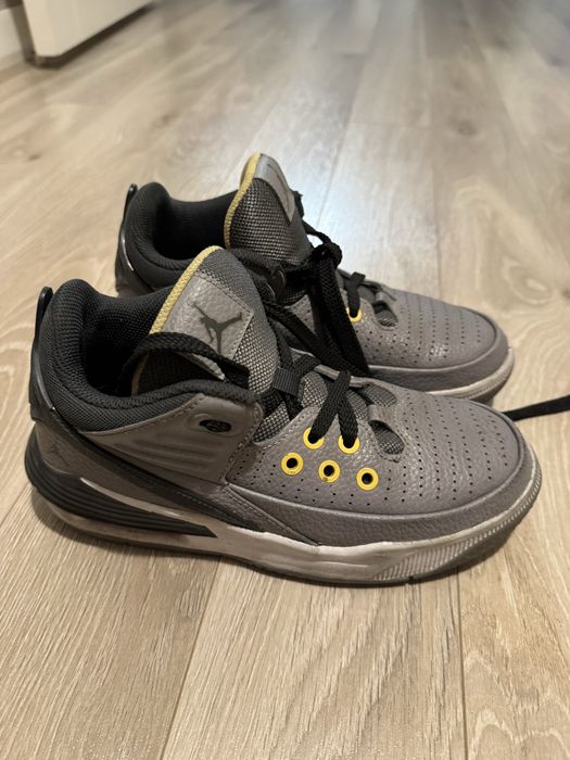 Продам кроссовки Jordan