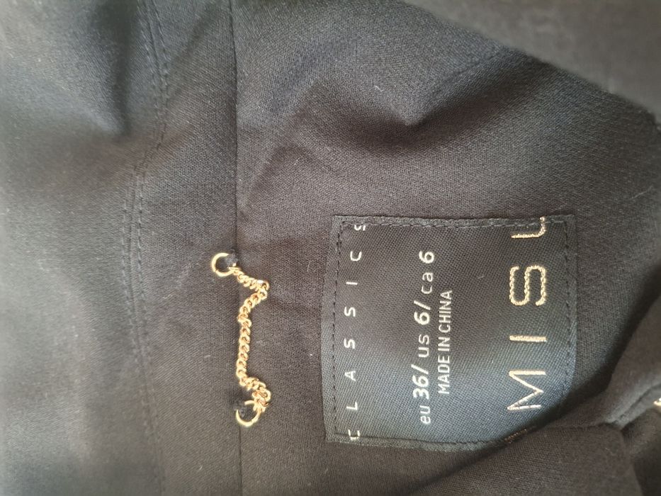 Късо тънко сако в С размер!