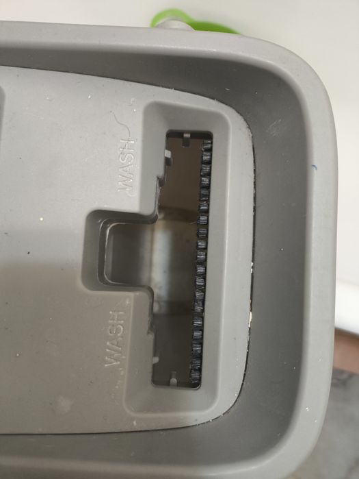 Швабра с ведром серого цвета