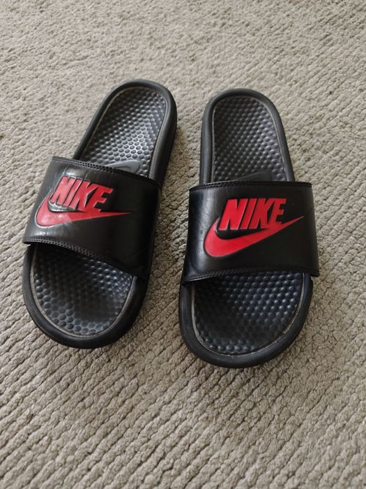 Nike slides 42.5