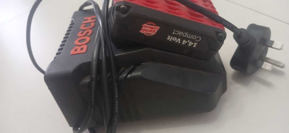 Incarcator bosch si baterie 14.4 v stare perfect de fuc