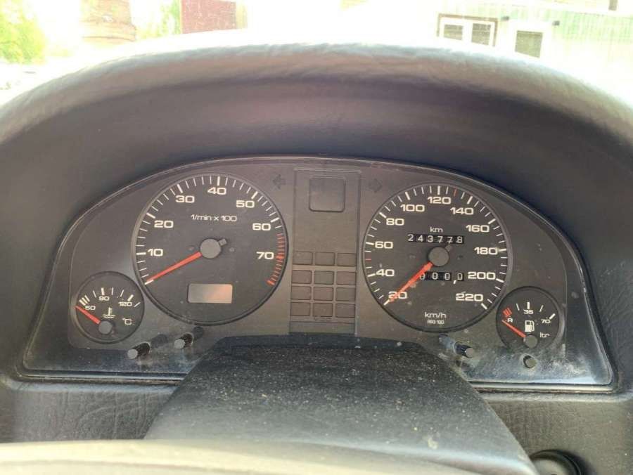 Продам щиток приборов Audi 80 b3 с тахометром