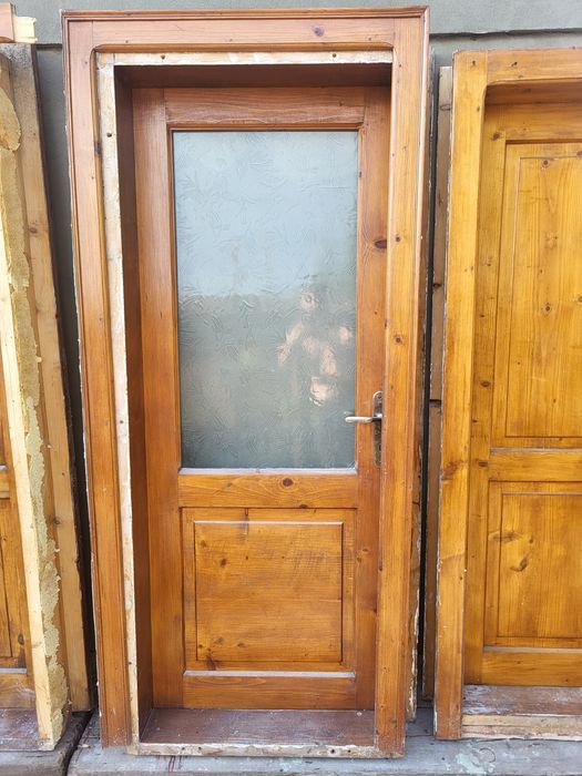 Vand usi de brad pentru interior