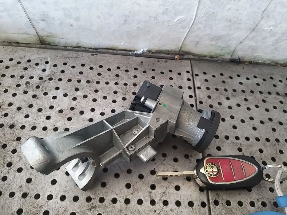 Contact auto cu cheie alfa romeo giulietta 940 01252800 00505255500