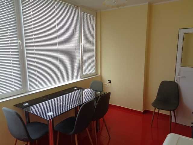 Дава се под наем Тристаен апартамент в Търговище, Център - 68 кв.м за 306 € - Снимка #7