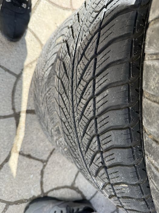 Goodyear Ultragrip 8 245/45/18 Iarna
