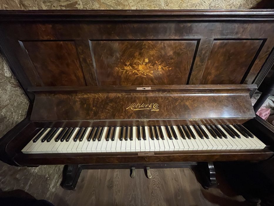 Pianina Metzler London