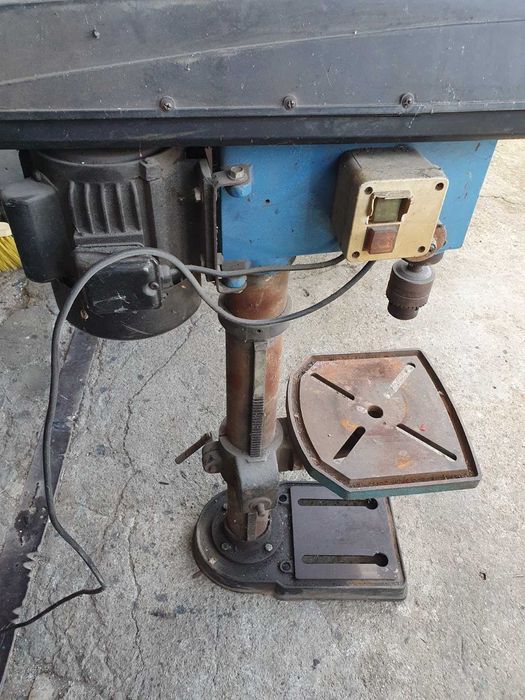 Настолна бормашина монофазна