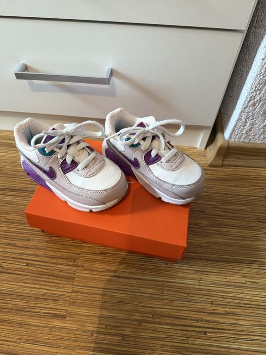 Изключително запазени детски обувки!