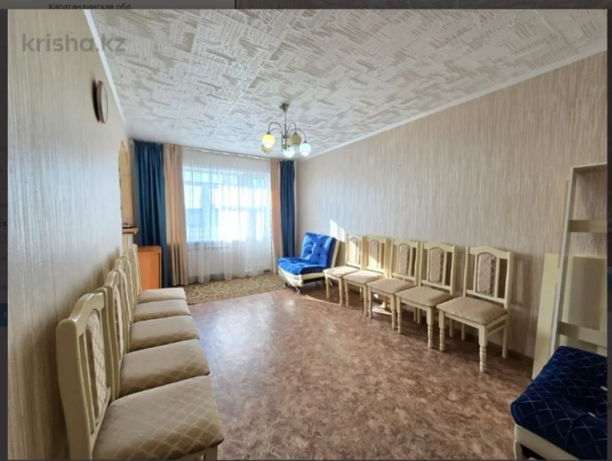 Продаю 2 х комнат квартиру .