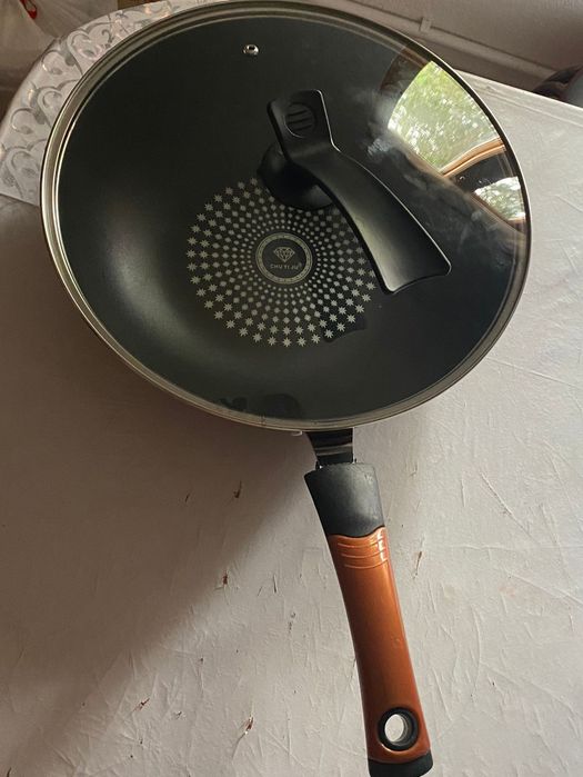 Сковородка 32см сатылады