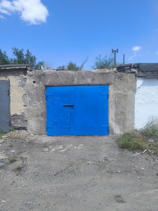 Продам. .   гараж
