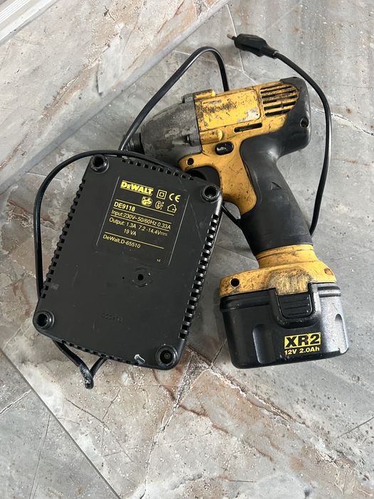 Filetanta cu Impact Dewalt cu Incarcator si Baterie XR  12V 2Ah