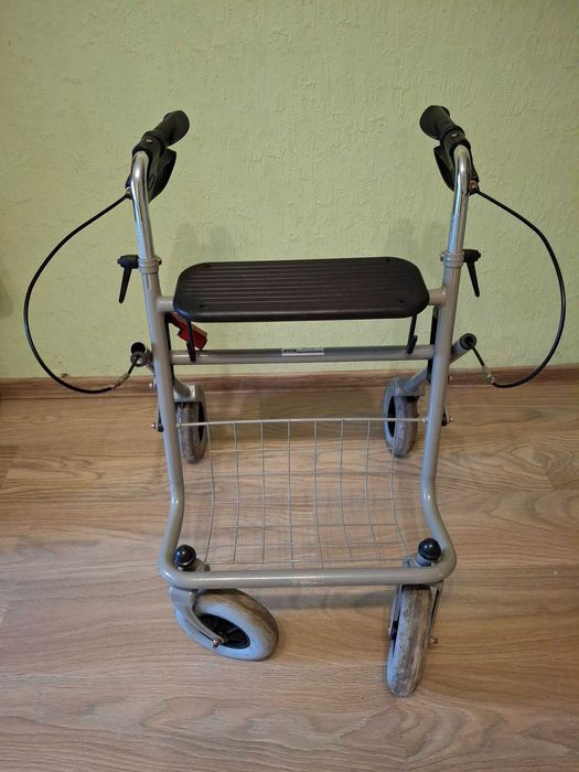 Помощна количка.