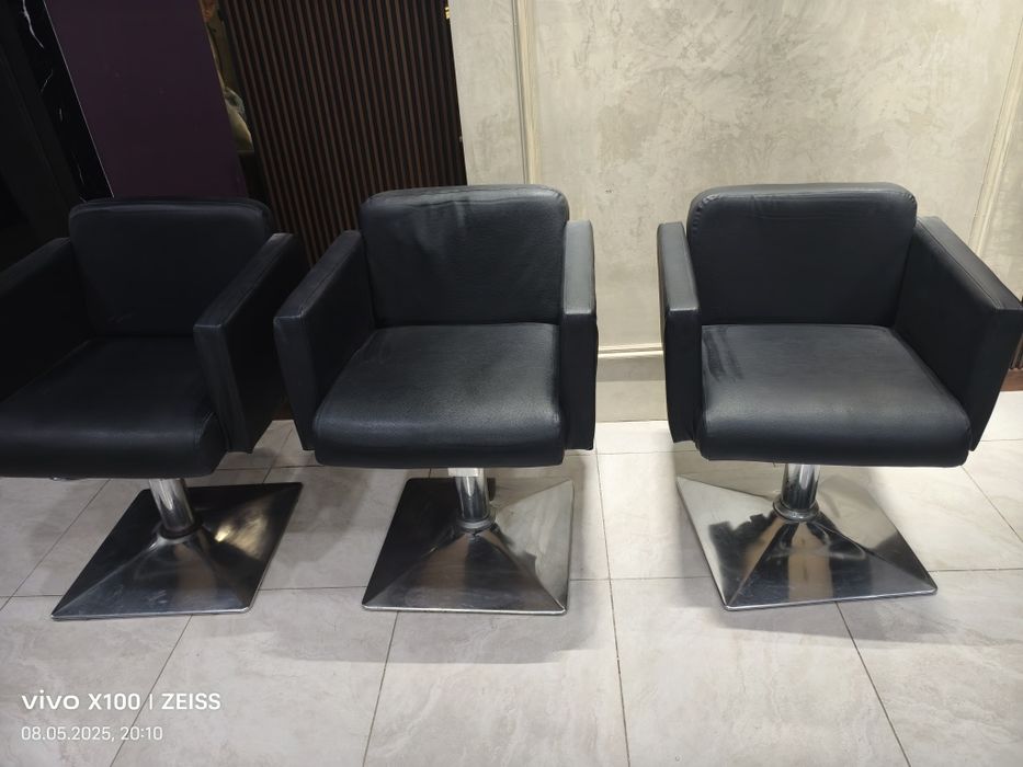 Парикмахерская кресло в отличном состояние