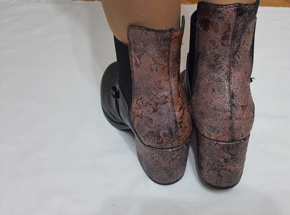 Botine envogue full piele de la PAPUCEI marimea 39, zero km