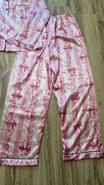 Нова сатенена пижама