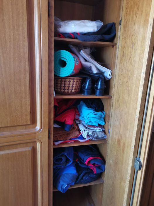 Vând șifonier din lemn masiv